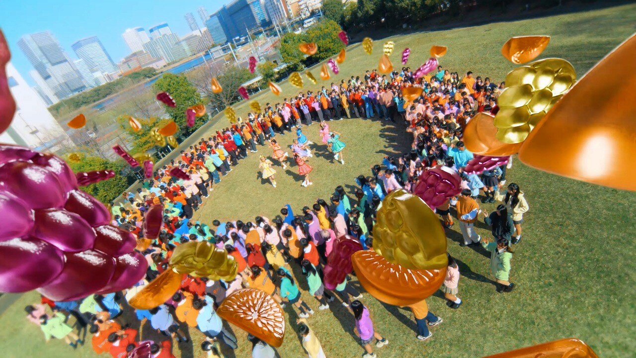 FRUITS ZIPPERが390人の学生と“ミックスダンス”！明治「果汁グミ」Web