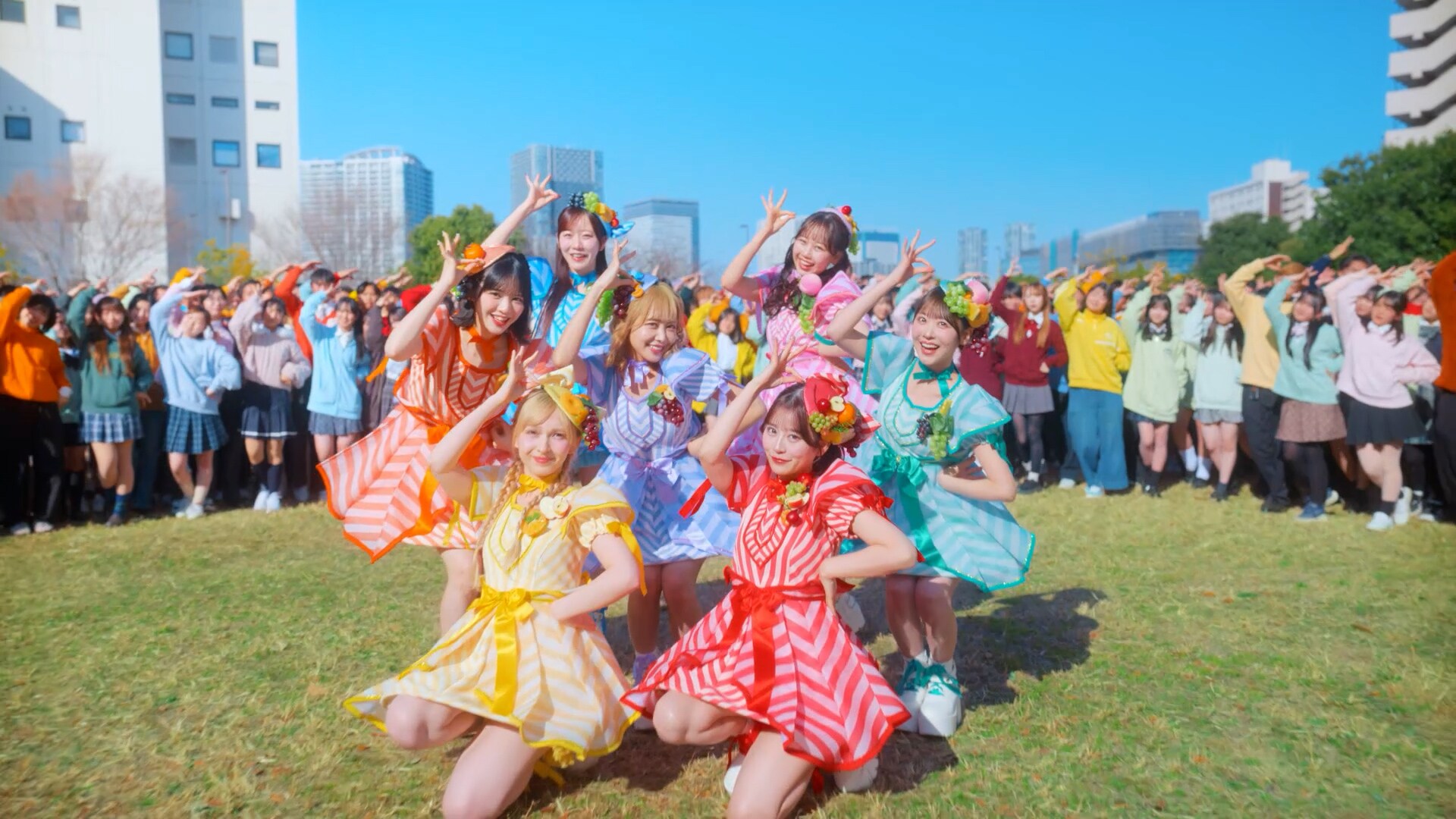 FRUITS ZIPPERが390人の学生と“ミックスダンス”！明治「果汁グミ」Web