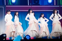 「乃木坂46 5th ALBUM MEMORIAL LIVE『My respect』」より、6期生のパフォーマンス。（写真提供：乃木坂46LLC）