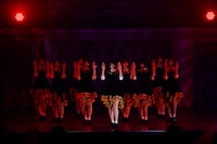 「乃木坂46 5th ALBUM MEMORIAL LIVE『My respect』」より、新曲「Fake Doctor」を披露する4期生。（写真提供：乃木坂46LLC）