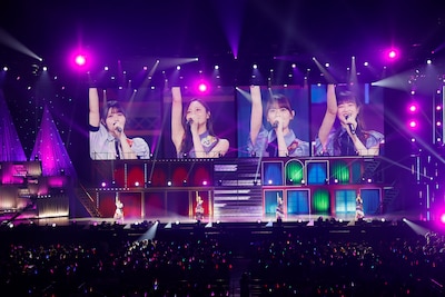 「乃木坂46 5th ALBUM MEMORIAL LIVE『My respect』」より、3期生のパフォーマンス。（写真提供：乃木坂46LLC）