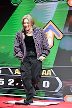 Snow Man佐久間大介とNCT中本悠太、映画「スペシャルズ」イベントで“日本一”を賭けダンレボ対決