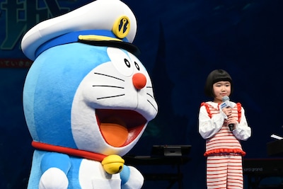 左からドラえもん、永尾柚乃