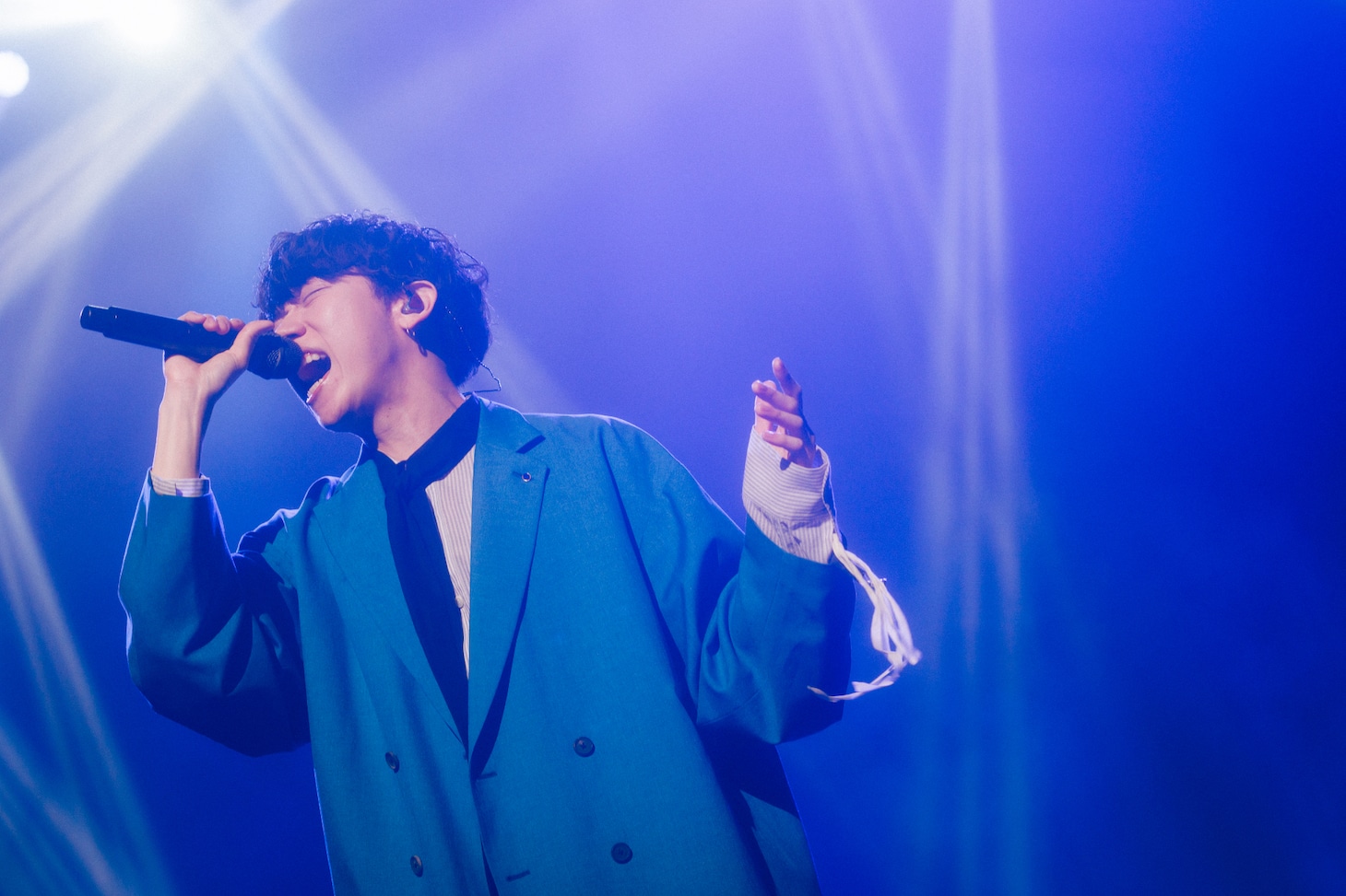 片岡健太（Vo, G）（写真提供：東宝）