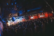 RAYによるライブの様子。（撮影：ヤギタツノリ）