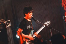 石肉（G, Vo / moreru）（撮影：ヤギタツノリ）