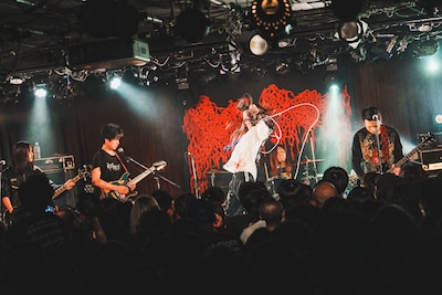 moreruによるライブの様子。（撮影：ヤギタツノリ）