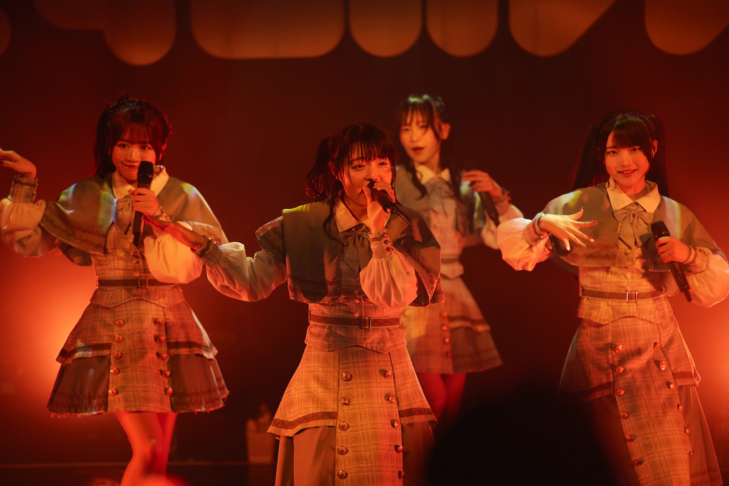 塩崎なづな（手前）（Photo by Jumpei Yamada［Bright Idea］）