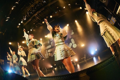 「こみっきゅおん！ONE MAN LIVE『青春吐息』」の様子。（Photo by Jumpei Yamada［Bright Idea］）