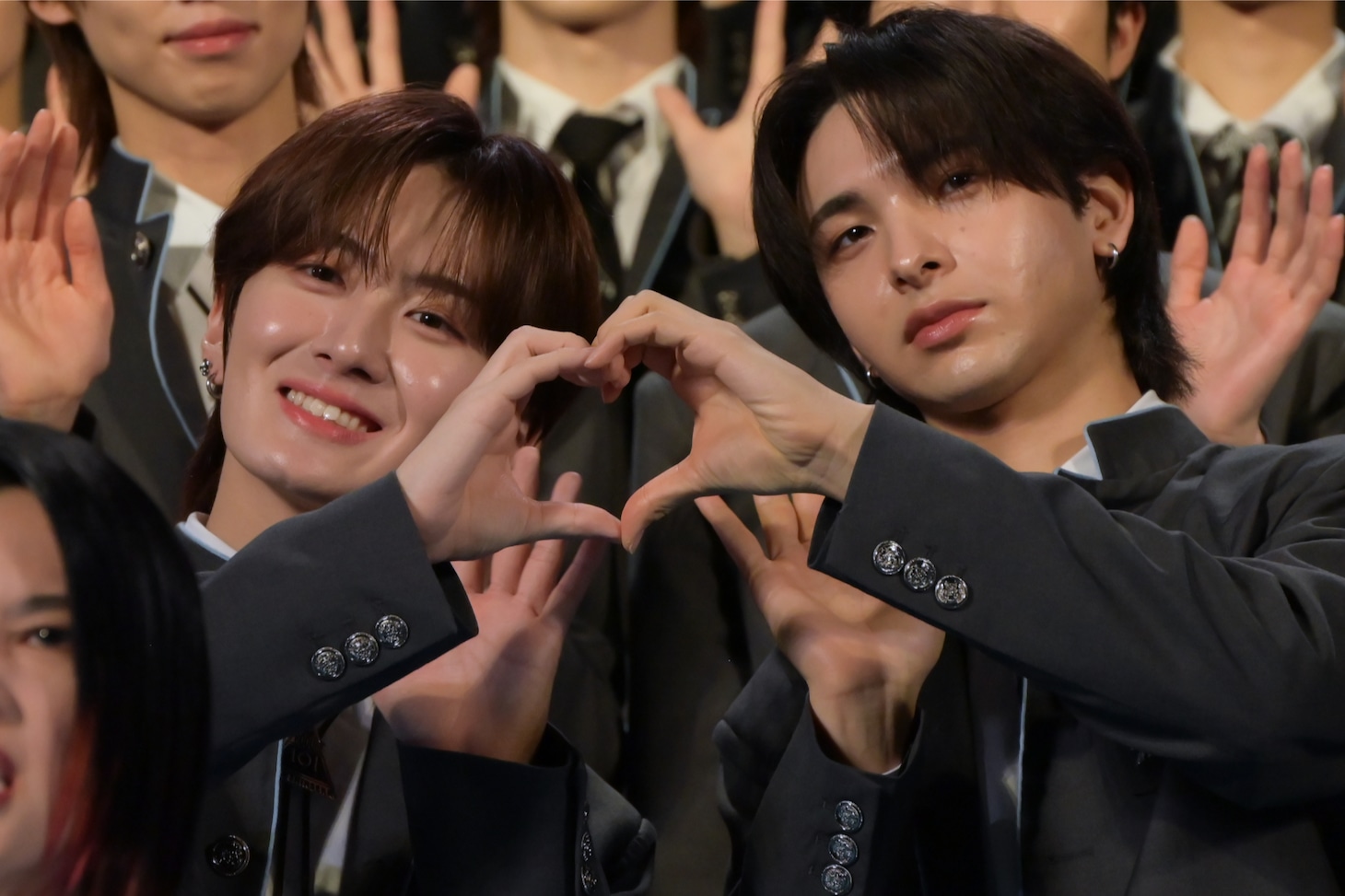 左からDONGMIN（カク・ドンミン）、GIUSEPPE（ジュゼッペ慧）