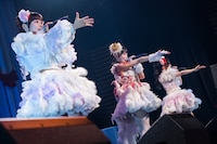 #ちっちゃいものクラブの近藤沙瑛子、岸みゆ、小鳥遊るい（左から）。