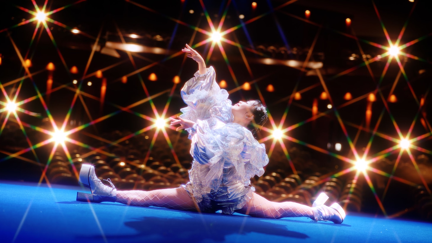 フィロソフィーのダンス「ダンス・フォー・フィロソフィー」MVより。