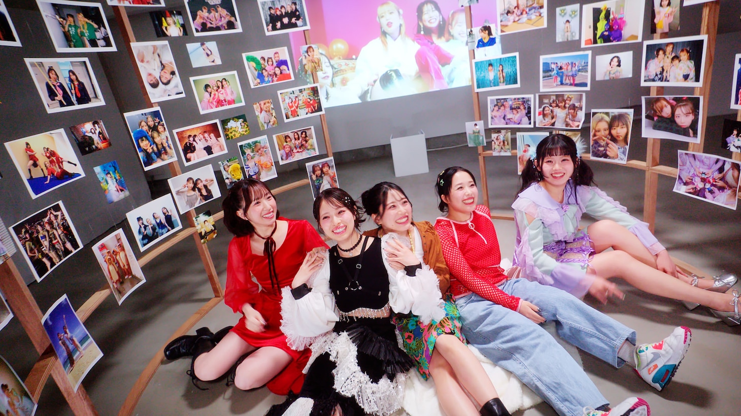 フィロソフィーのダンス「ダンス・フォー・フィロソフィー」MVより。