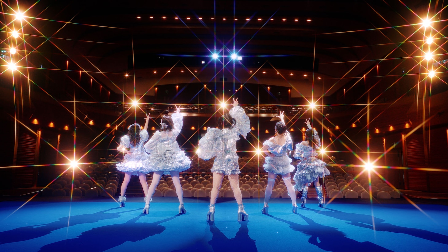 フィロソフィーのダンス「ダンス・フォー・フィロソフィー」MVより。