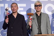 木槌の持ち方に疑問を持ち始めるSUとILMARI。