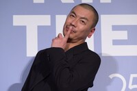 中井亜美選手の“あざとポーズ”をムービーカメラに向けるSU。