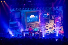 Night Tempo×夜々コラボステージの様子。