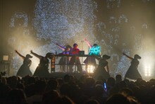 Night Tempo×アバンギャルディ コラボステージの様子。