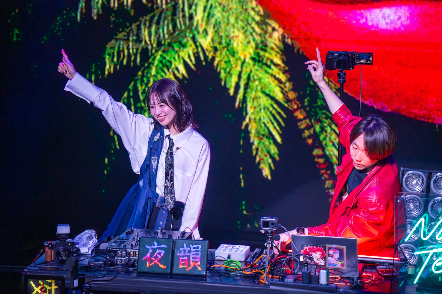 左から冨田菜々風、Night Tempo。