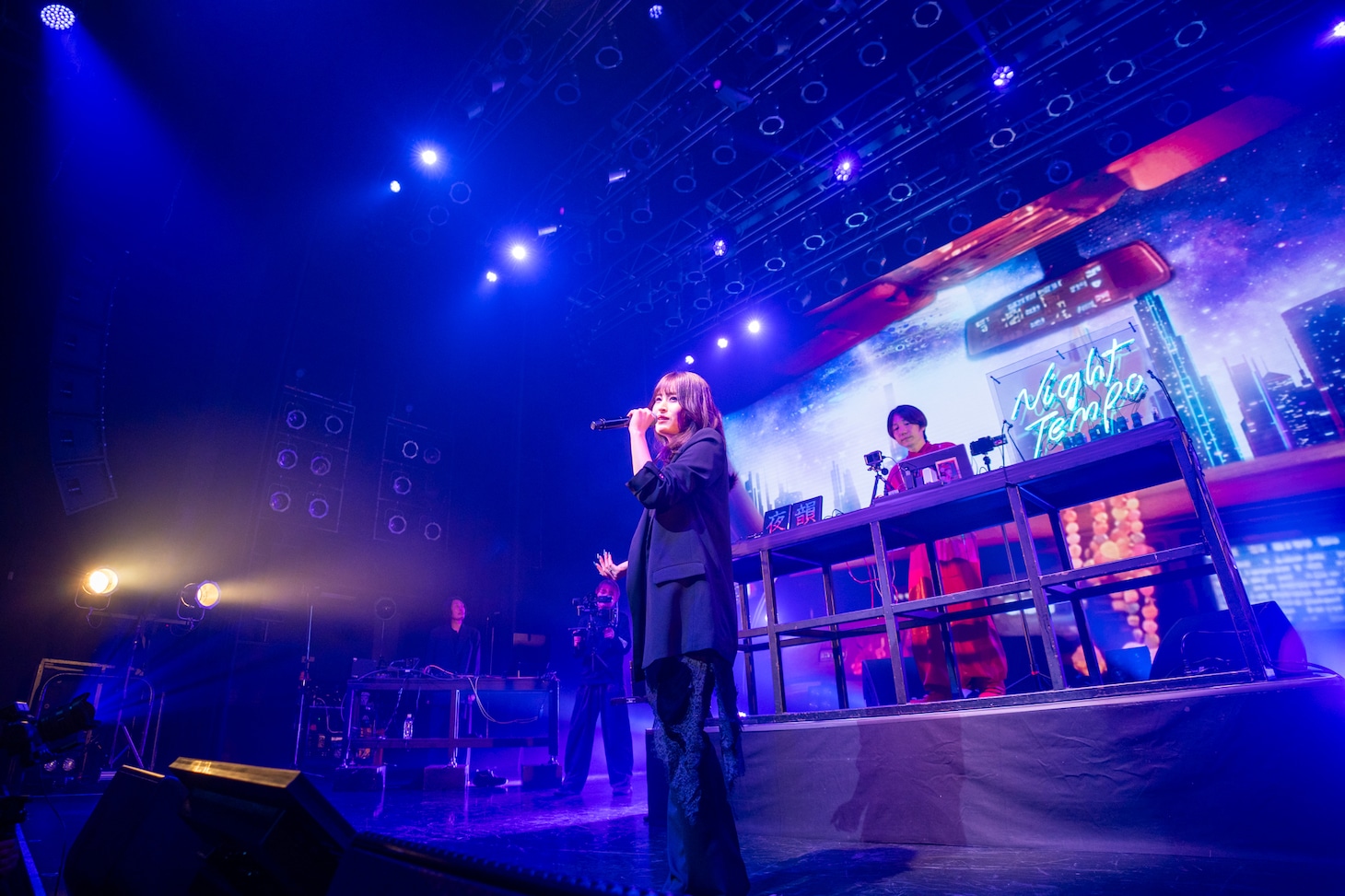Night Tempo×夜々コラボステージの様子。