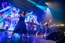 Night Tempo×アバンギャルディ コラボステージの様子。