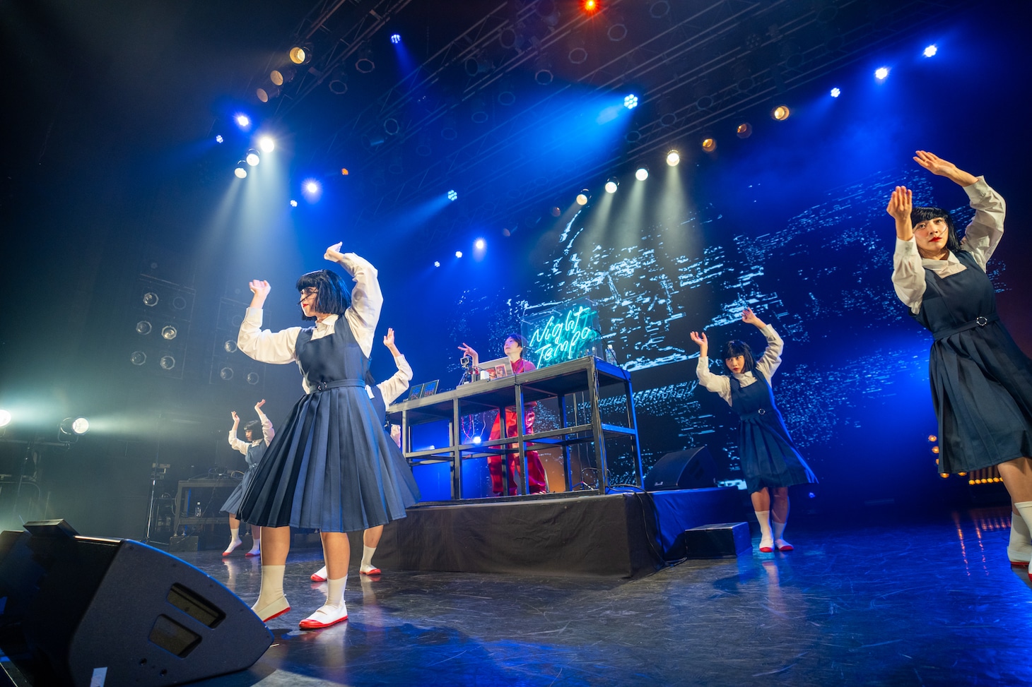 Night Tempo×アバンギャルディ コラボステージの様子。