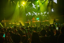 Night Tempo×アバンギャルディ コラボステージの様子。