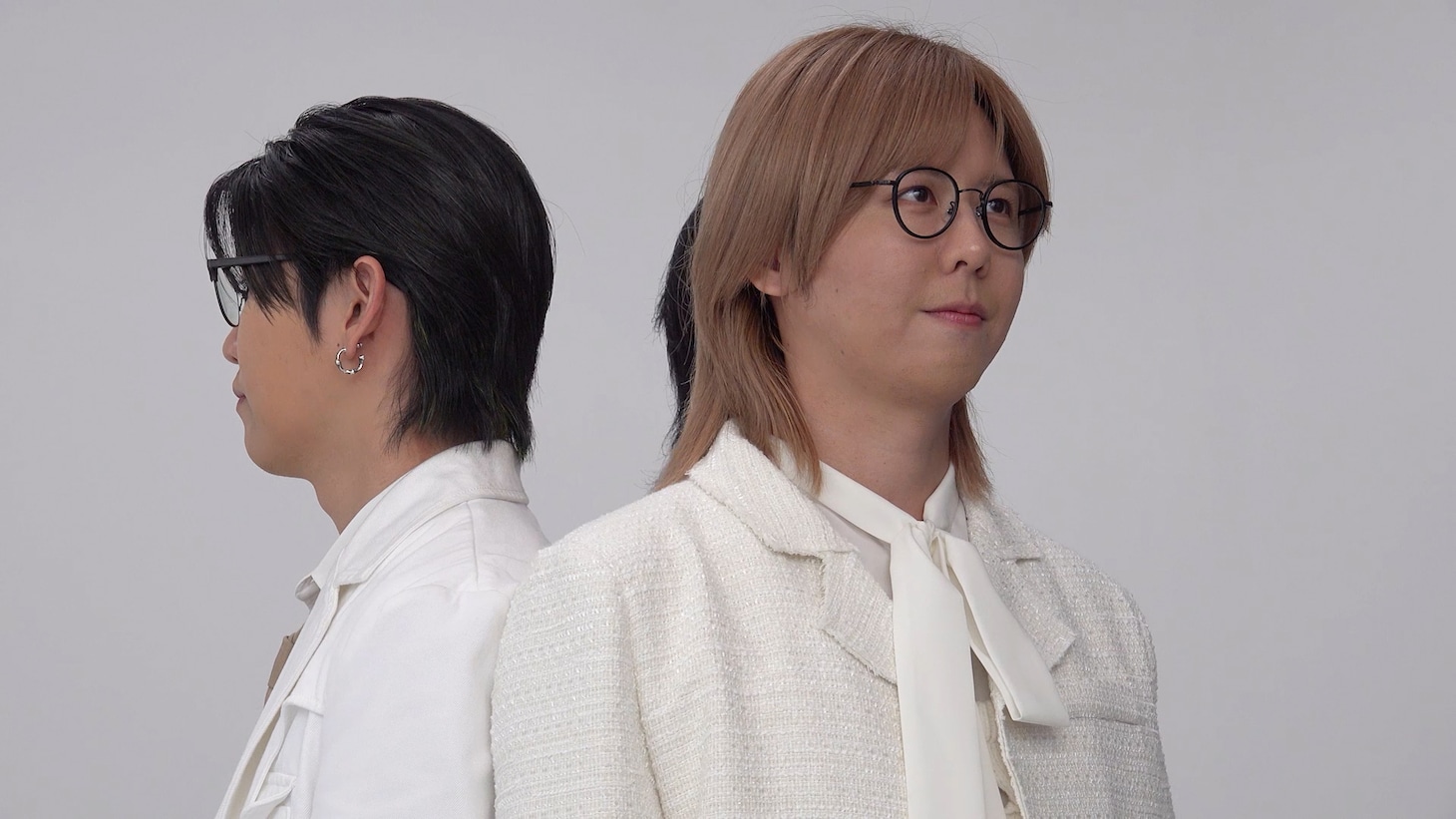 CM「眼鏡市場『QRO』DEBUT編」メイキング映像のワンシーン。