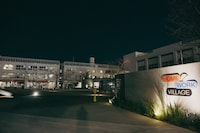 池尻中学校の校舎をリノベーションした施設・HOME/WORK VILLAGE。