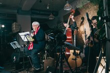 「小西康陽 with『失恋と得恋』ストリング・バンド、アンコール公演」の様子。