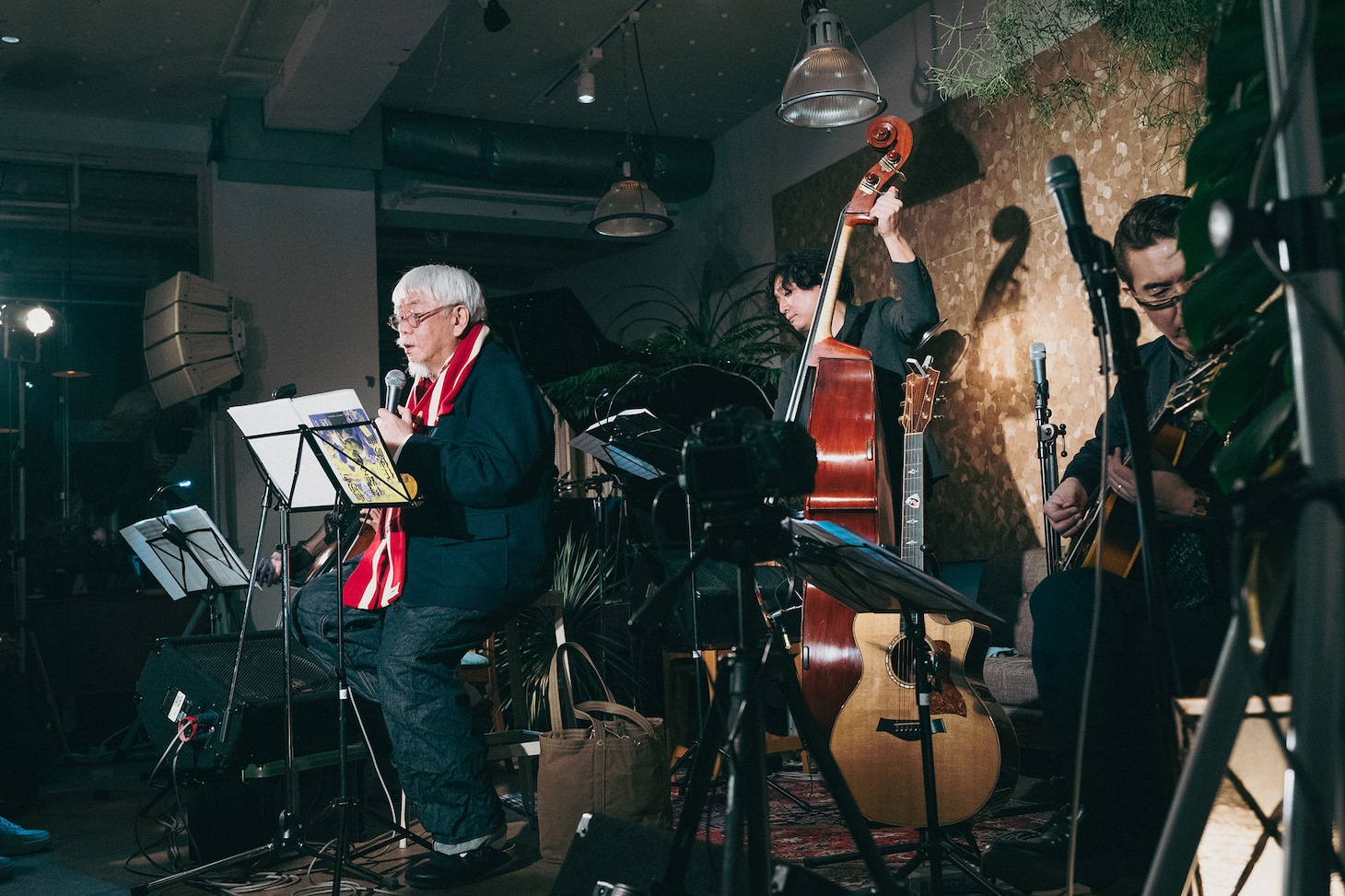 「小西康陽 with『失恋と得恋』ストリング・バンド、アンコール公演」の様子。