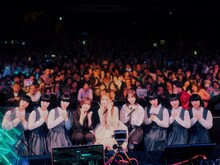 Night Tempo持参のカメラで撮影された「The Night Tempo Show 2026」集合写真。