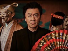 桑田佳祐の新しいアーティスト写真。