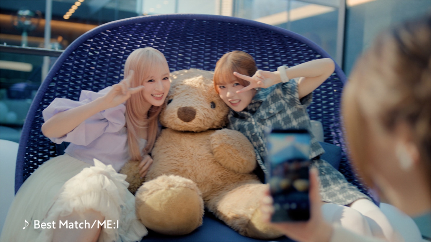 ME:Iが出演するNTTドコモの新テレビCM「今しかないこの瞬間を、Galaxyと。」編より。