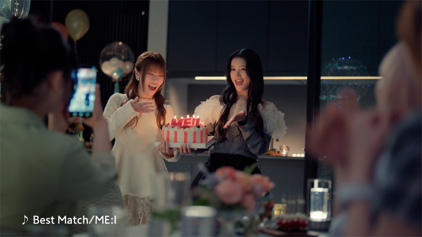 ME:Iが出演するNTTドコモの新テレビCM「今しかないこの瞬間を、Galaxyと。」編より。