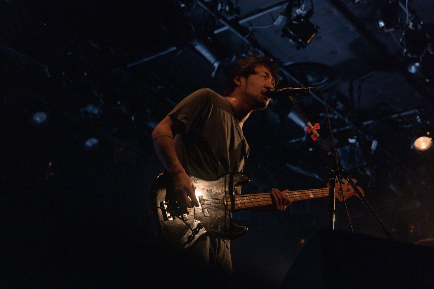 五味岳久（B, Vo / LOSTAGE）（Photo by Odagiri Raku［V'z Twinkle］）