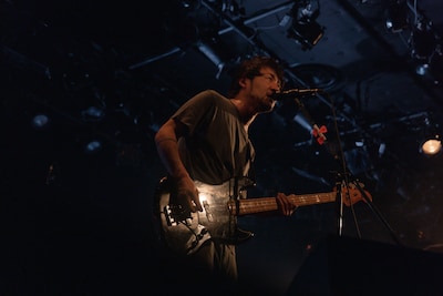 五味岳久（B, Vo / LOSTAGE）（Photo by Odagiri Raku［V'z Twinkle］）