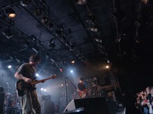 LOSTAGEのライブの様子。