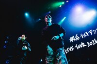 左から般若、Jinmenusagi。（Photo by cherry chill will.）