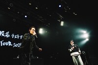 左から般若、NORIKIYO。