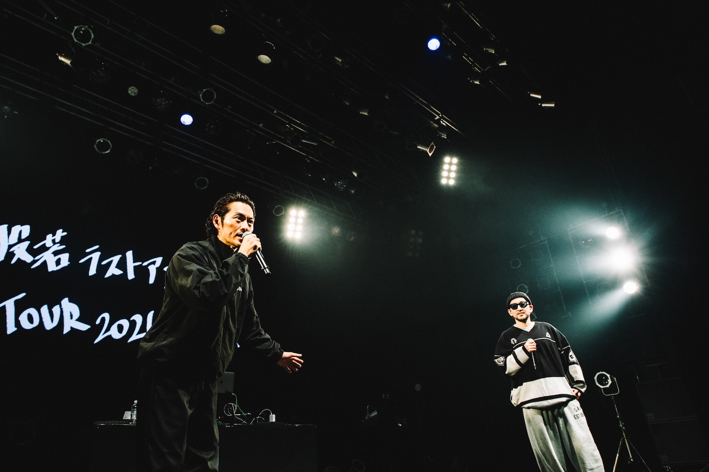 左から般若、NORIKIYO。