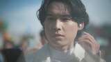 松村北斗（SixTONES）が出演しているソフトバンクCM「雑踏の中で」編より。
