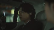 松村北斗（SixTONES）が出演しているソフトバンクCM「タクシーの中で」編より。