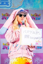 “叶えたいおねがい”を発表するDJ KOO。