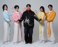 モナキと酒井一圭（純烈）。