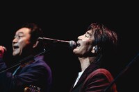 左から杉山清貴、根本要（スターダスト☆レビュー）。（撮影：杉山アキノブ）