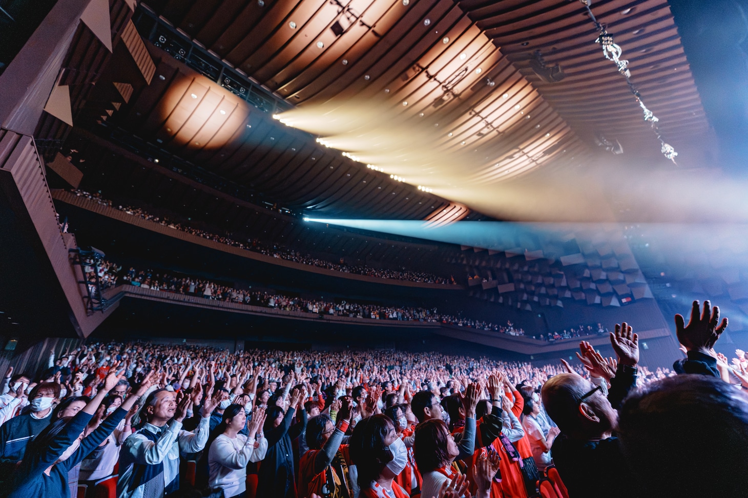 馬場俊英「BABA TOSHIHIDE 30th ANNIVERSARY TOUR 2024-2026 30周年シリーズ第4弾『THAT’S WHY I’M HERE Live at Festivalhall』」の様子。（撮影：杉山アキノブ）