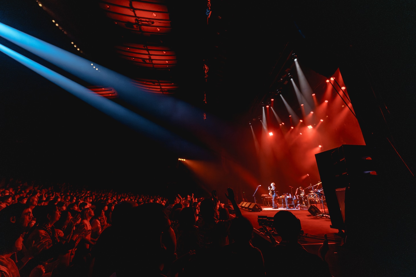 馬場俊英「BABA TOSHIHIDE 30th ANNIVERSARY TOUR 2024-2026 30周年シリーズ第4弾『THAT’S WHY I’M HERE Live at Festivalhall』」の様子。（撮影：杉山アキノブ）