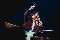 根本要（スターダスト☆レビュー）（撮影：杉山アキノブ）