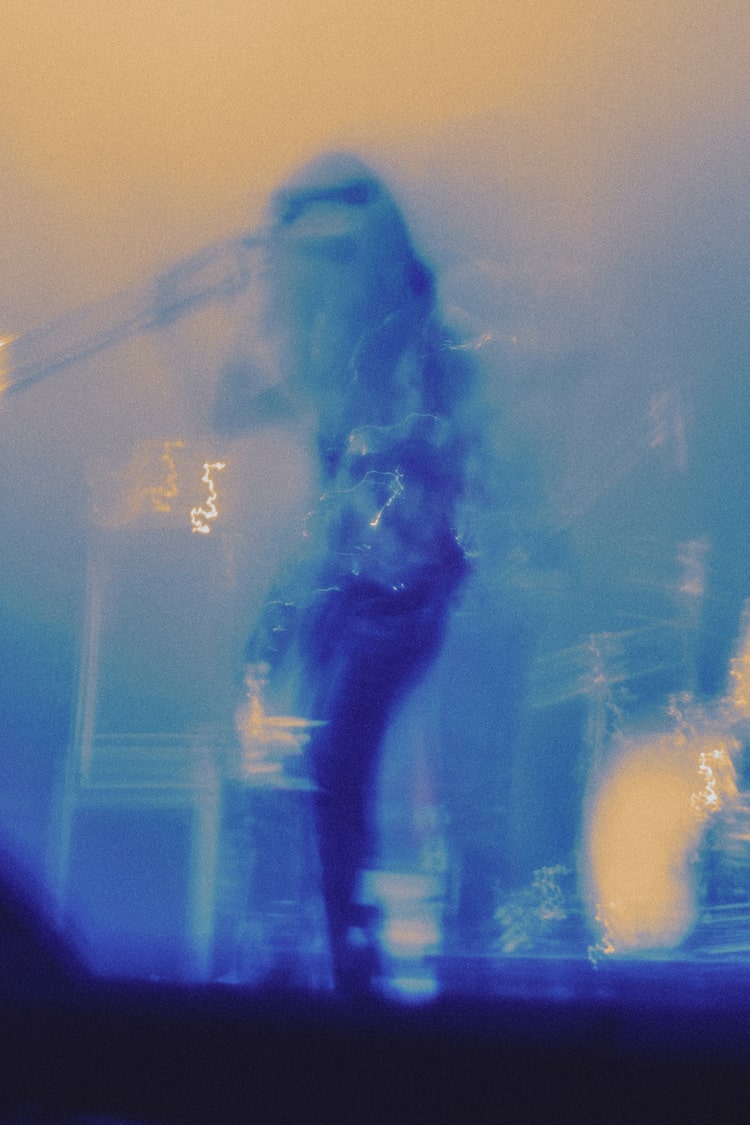 羊文学の1年半ぶり国内ツアーがZepp横浜で開幕、「九条の大罪」の主題歌「Dogs」初披露